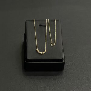 عقدلؤلؤ عيار 18 الوزن 0.76 جرام