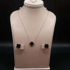 نصف طقم فان كليف عيار 18 الوزن 4.93 جرام