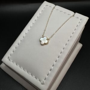 عقد فان كليف صدفي عيار 18 الوزن 1.14