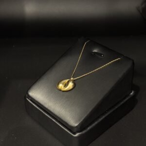 عقد ابو تيقا عيار 18 الوزن 2.86 جرام