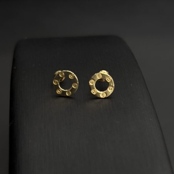 حلق عيار 18 الوزن 0.5 جرام