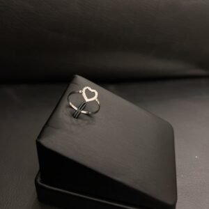 خاتم ذهب ابيض عيار 18 الوزن 1.07