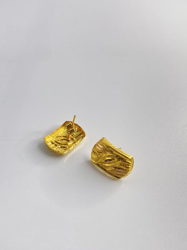 حلق ذهب عيار18 وزن.45