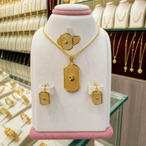 نصف طقم عيار ٢١ وزن 5.70 جرام