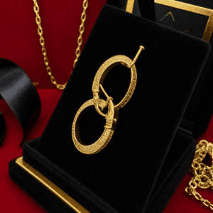 حلق مميزة عيار ١٨ وزن 0.93 جرام
